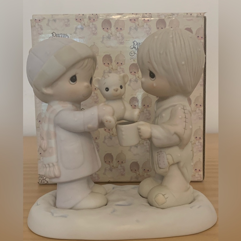 Precious Moments 
Christmas IS For Sharing 
1983 Enesco